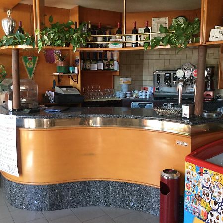 Albergo Adige ボアーラ・ピザーニ エクステリア 写真