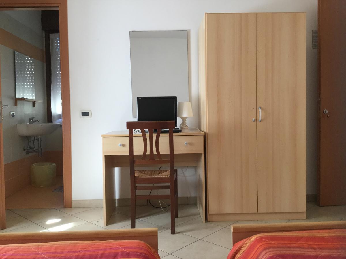 Albergo Adige ボアーラ・ピザーニ エクステリア 写真