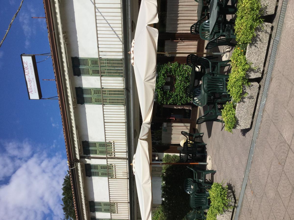 Albergo Adige ボアーラ・ピザーニ エクステリア 写真